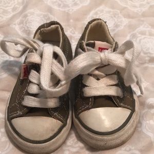 Tennis shoe converse style